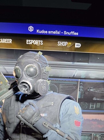 Hackers escribiendo mensajes personalizados en Rainbow Six Siege. (Fuente de la imagen: Pirat_Nation)