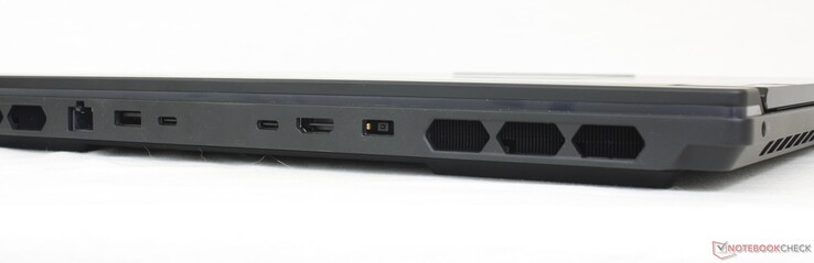 Parte trasera: RJ-45 a 2,5 Gbps, USB-A 3.2 Gen. 1, 2x Thunderbolt 4 con DisplayPort 1.4 + Power Delivery 140 W, HDMI 2.1, adaptador de CA