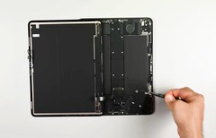 El iPad Pro podría ser fácil de reparar, pero es cualquier cosa menos sencillo desmontar la pantalla (Fuente de la imagen: iFixit)