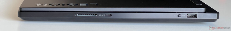 Derecha: Lector de tarjetas SD USB-C 3.2 Gen.1 (5 GBit/s, DisplayPort ALT modo 1.4, Power Delivery), cámara web eShutter, USB-A 3.2 Gen.1 (5 GBit/s)