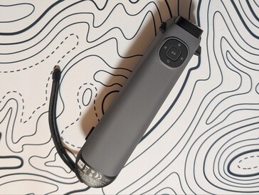 Sermoon S1 trasero con botón de inicio, y botones de ajuste de luz + brillo