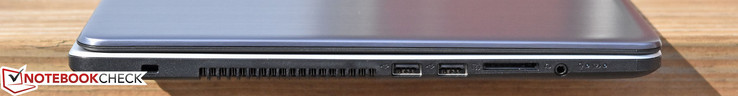 Izquierda: Kensington Lock, USB 2.0 x 2, lector de tarjetas SD, conector de audio combinado