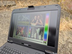 Al aire libre bajo un nublado brillante