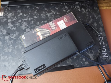 La fuente de alimentación USB-C más pequeña de 140 vatios