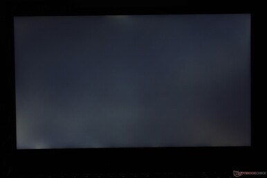 Sangrado de retroiluminación irregular moderado a lo largo de la esquina inferior izquierda