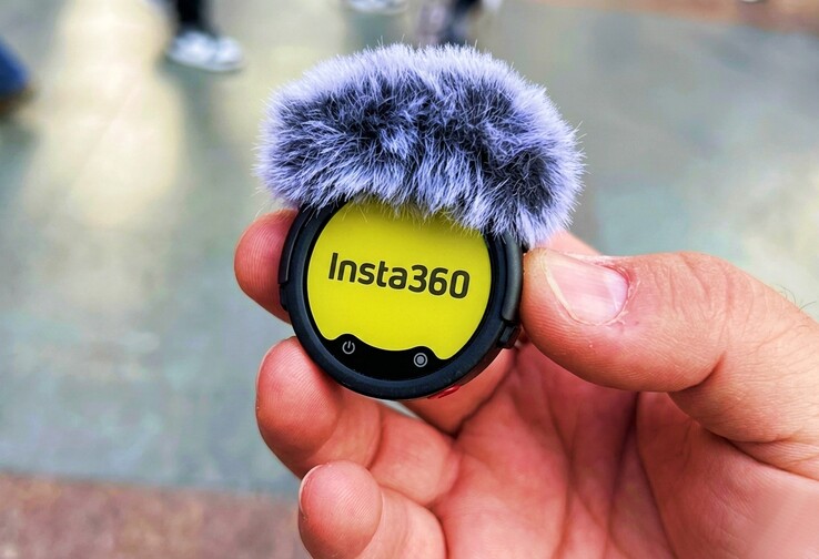 El Insta360 Mic Pro tiene una... pantalla.