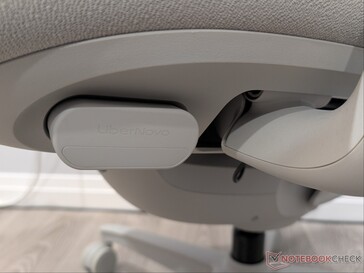 Batería ranurada en la base del asiento.