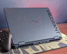 El HyperX Omen 16 Valorant Edition tiene un aspecto magnífico, pero las superficies oscuras atraen las huellas dactilares como si no hubiera mañana