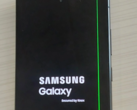 Una de las unidades de Galaxy S24 Ultra de las que se ha informado con el problema de la línea verde vertical. (Fuente: u/Independent-Bet-4916)