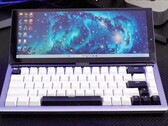 Bapaco empaqueta un completo ordenador Windows y una pantalla táctil en un teclado mecánico. (Fuente de la imagen: Bapaco Tech)