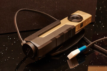 ... así como en la funda. (Fuente de la imagen: Andreas Sebayang/Notebookcheck.com)