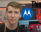 Linus Tech Tips caracteriza los teléfonos Motorola y los portátiles ThinkPad como "marcas zombis" (Fuente de la imagen: Linus Tech Tips / Youtube)