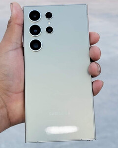 El Galaxy S24 Ultra con su nuevo S Pen asomando. (Fuente de la imagen: @DavidMa05368498)