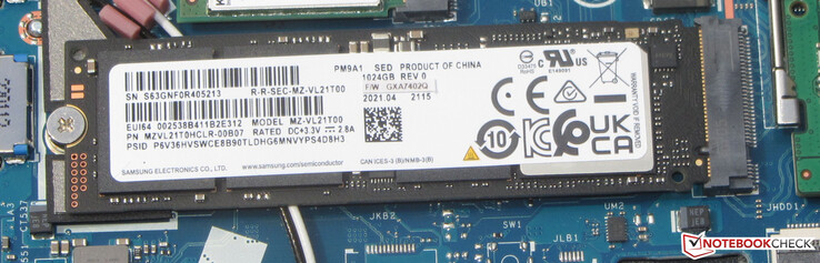 Un SSD PCIe-4 sirve como unidad del sistema.