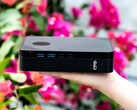 Una de las dos configuraciones del mini PC tiene el puerto MCIO. En la imagen: una vista lateral de la caja GPD.