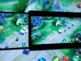La tableta Lenovo Legion Y700 puede cambiar la proporción de la pantalla automáticamente para ciertos juegos compatibles. (Fuente de la imagen: Lenovo/Tencent - editado)