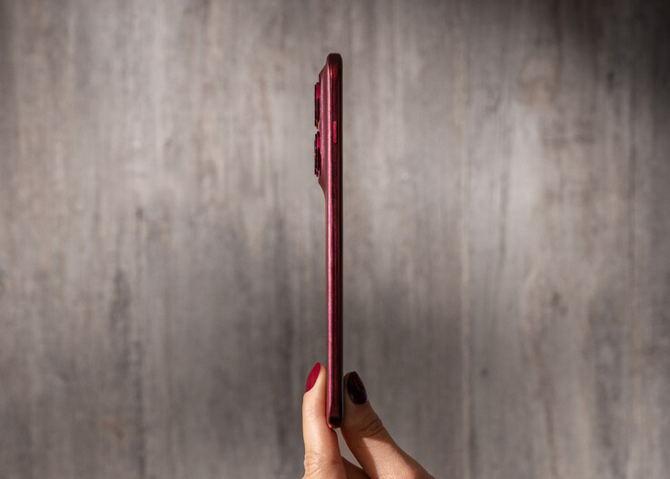 La Edge 70 Pro tiene menos de 7,4 mm de grosor.