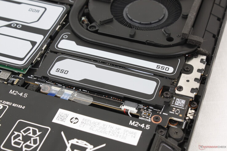 Dos ranuras para SSD M.2 2280 NVMe con soporte para una unidad PCIe5