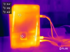 Asus ROG NUC 15 durante la prueba de estrés (lado derecho)