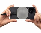 La nueva unidad SSD Datamag de 40 Gbps tiene imanes incorporados que le permiten acoplarse a iPhones con MagSafe para grabar sobre la marcha. (Fuente de la imagen: MSI)