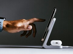 El Nomad Stand One Gen 4 carga de forma inalámbrica los smartphones Android con hasta 25 vatios (Fuente de la imagen: Nomad)