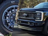 Una nueva serie de filtraciones apunta a la posible llegada de una camioneta Ford Super Duty eléctrica con motores de cubo. (Fuente de la imagen: Ford / Autoblog - editado)