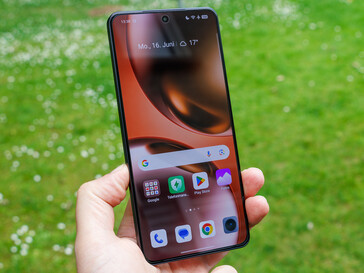 realme GT 7: Visualización en exteriores (Fuente de la imagen: Daniel Schmidt)