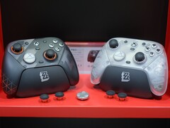 La GameSir G7 Pro Zenless Zone Zero Edition expuesta en el Tokyo Game Show. (Fuente de la imagen: GameSir)