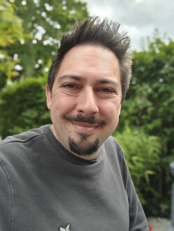 Selfie tomado con el Nothing Phone (4a) en modo retrato