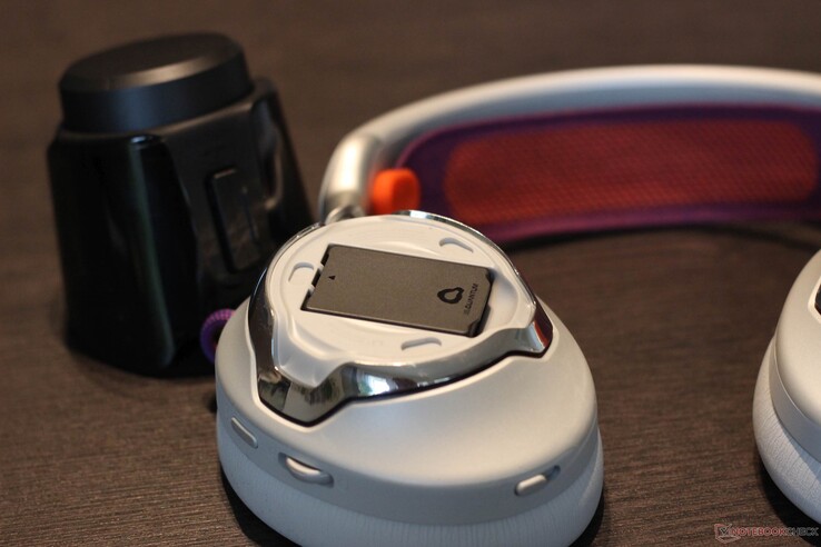 La batería se puede extraer fácilmente, la estación base a la izquierda