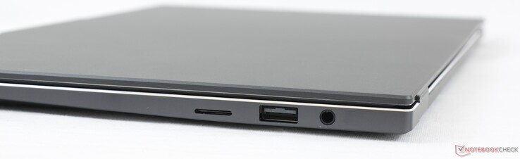 Bien: Lector MicroSD, USB-A 2.0, 3.5 mm combo audio