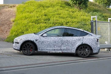 vista lateral del Tesla Model Y Performance 2026