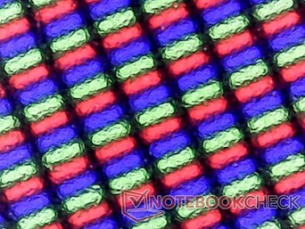 Conjunto de subpíxeles. Tenga en cuenta que los subpíxeles individuales no son perfectamente nítidos debido a la capa mate superpuesta.