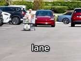 Tesla en modo ASS sortea el tráfico de Costco (Fuente de la imagen: KyleKruegerr/IG)