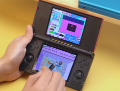 La RG DS de Anbernic ejecutando Kirby: Canvas Curse. (Fuente de la imagen: Anbernic - editado)