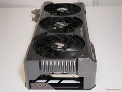 La TUF Gaming GeForce RTX 4070 Ti Super tiene un perfil de ruido de ventilador bajo estrés