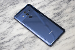 El Huawei Mate 10 Pro, con cuatro años de antigüedad, puede optar a EMUI 12. (Fuente: Slick Deals)