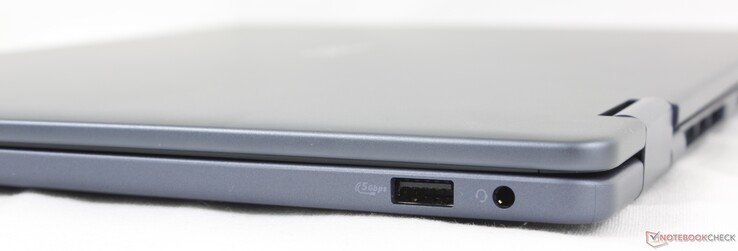 Derecha: USB-A 3.2 Gen. 1, auriculares de 3,5 mm