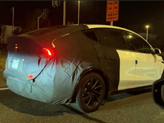 El supuesto Tesla Model Y más largo en pruebas. (Fuente de la imagen: Veo/X)