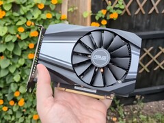 Tarjeta gráfica ASUS GTX 1650 Super utilizada en las pruebas de referencia de Battlefield 6 (Fuente de la imagen: RandomGaminginHD vía YouTube))