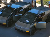 Cibercamiones cargando en Giga Texas (imagen: Jeff Roberts/YT)