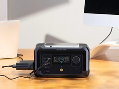 La central eléctrica portátil RIVER Mini de ECOFLOW está actualmente rebajada. (Fuente de la imagen: ECOFLOW)