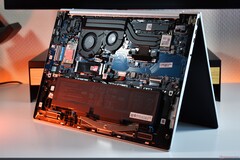 El interior del HP EliteBook 8 G2a 16