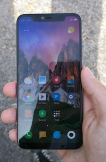 Uso de Xiaomi Mi 8 Explorer Edition en la sombra