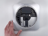 El Mac mini sigue siendo fácil de abrir pero difícil de reparar. (Fuente de la imagen: Brandon Geekabit)