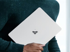 El Surface Laptop de 13 pulgadas es el portátil más pequeño que comercializa actualmente Microsoft.