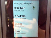 Los Supercargadores Tesla V4 de pago en grifo aparecen en el Reino Unido (imagen: James Court/X)