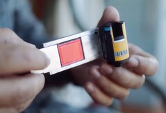 I'm Back Roll está diseñado para convertir cámaras analógicas en digitales en unos sencillos pasos.