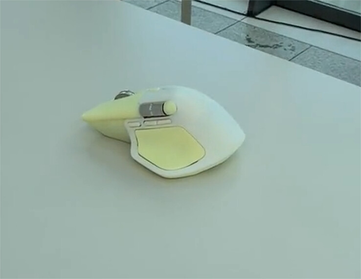 Una de las otras opciones de color de MX Master 4 mostradas durante el acto de presentación de Logitech. (Fuente de la imagen: Reddit)