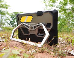 La Tank Pad Ultra integra un proyector de 1.080p en una tableta especialmente robusta.